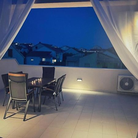 Ferienwohnung Olive Oasis Penthouse With Jacuzzi Zadar Exterior foto