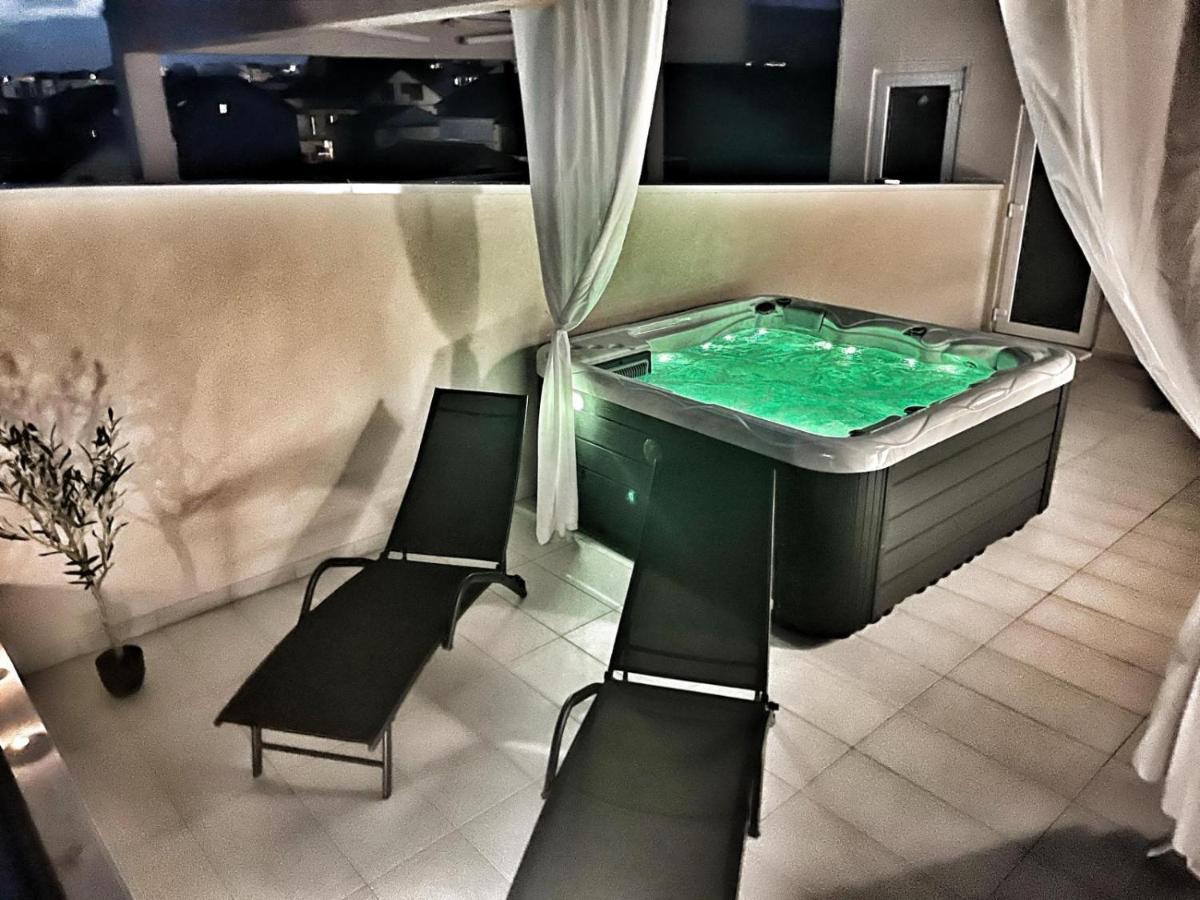 Ferienwohnung Olive Oasis Penthouse With Jacuzzi Zadar Exterior foto